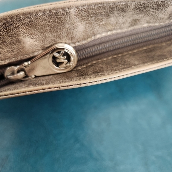 Michael Kors Gray Ruched Distressed Leather Envelope Cross Body Shoulder Bag - Picture 9 of 10